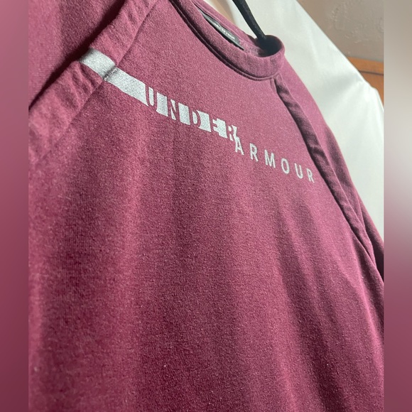 Under Armour Tops - Under Armour crew sweatshirt